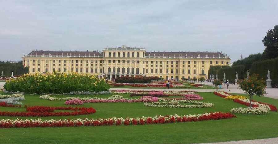 Vienna: Schönbrunn Palace and City Center Guided Tour - From Schönbrunn to the city center