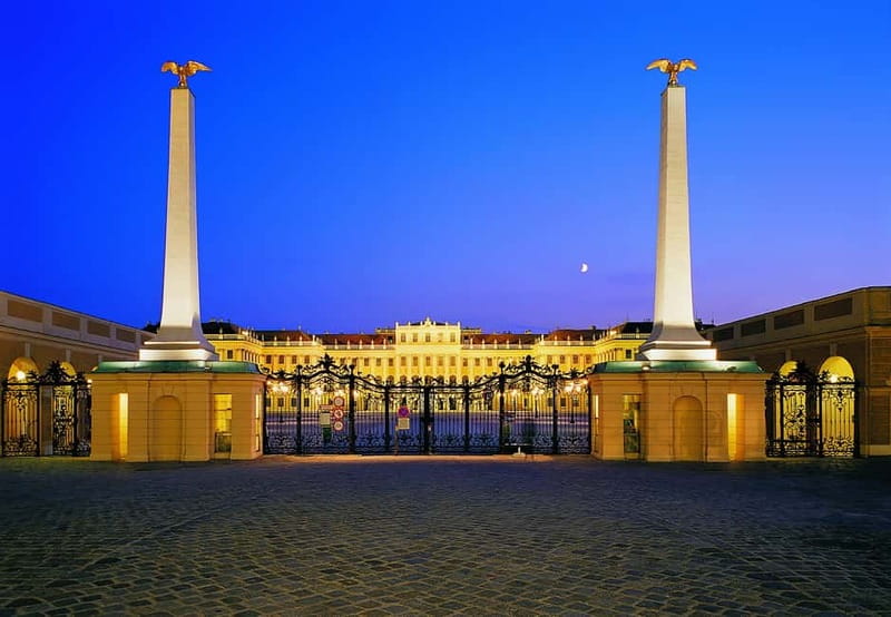 Vienna: Schönbrunn Palace Evening Tour, Dinner and Concert - Arriving at Schönbrunn by 5:15 PM