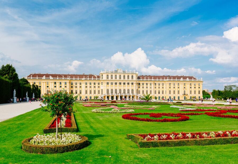 Vienna: Schönbrunn Palace & Garden Skip-the-Line Guided Tour - Why Schönbrunn works better with a guide