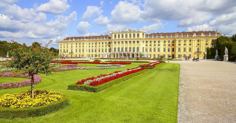 Vienna: Schönbrunn Palace & Gardens Skip-the-Line Tour - Why Schönbrunn works best with a guide