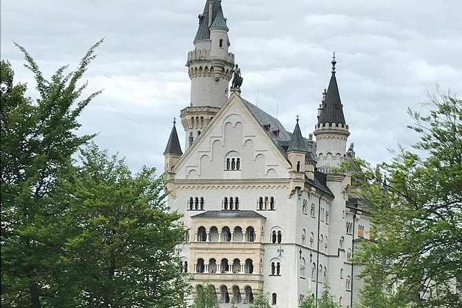 VIP Day Trip Neuschwanstein and Linderhof Castle from Munich - Oberammergau and painted Bavarian houses