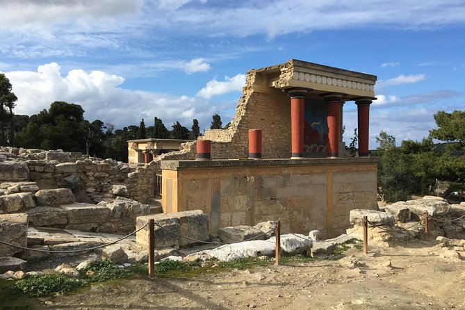 Visit Knossos palace (Tour & Skip-the-Line Ticket) - Who should book this Knossos tour?