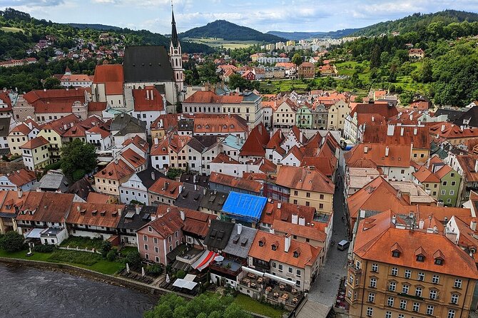 Walking private guided tour in Cesky Krumlov with local certified guide - Why a private guide can be worth the cost