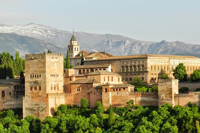 Walking tour in Alhambra, Nasrid Palaces and Generalife - The Alhambra complex in 30 minutes