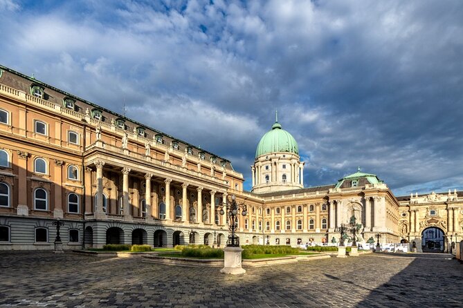 Walking tour in the Buda Castle incl. Fisherman's Bastion - A quieter side of the Castle District