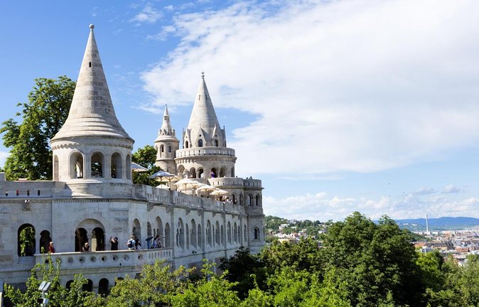 Walking tour in the Buda Castle incl. Fisherman's Bastion - Matthias Church and the first taste of Buda