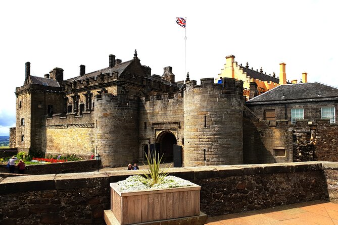Wallace monument, Stirling Castle, Linlithgow Palace Private Tour - Stirling Castle: allow the largest share of your day