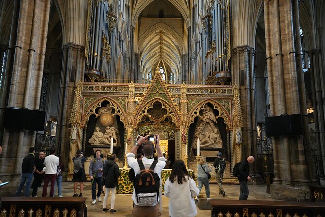 Westminster Abbey, Big Ben, Buckingham Guided Tour of London - St. James’s Palace adds Tudor history