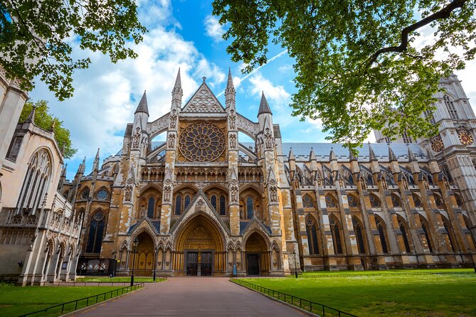 Westminster Abbey Priority Access & Big Ben, Buckingham Tour - St. James’s Park and Horse Guards Parade