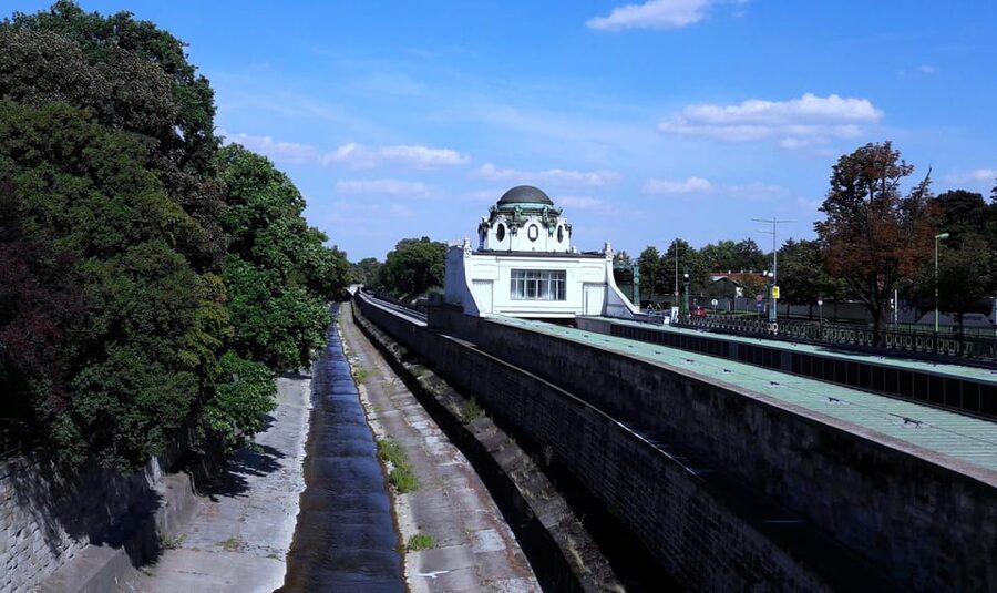 Wien: Tours with locals by public transport & walking - Why learning Vienna by public transport is useful