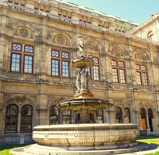 Wien: Tours with locals by public transport & walking - Small group attention and language details