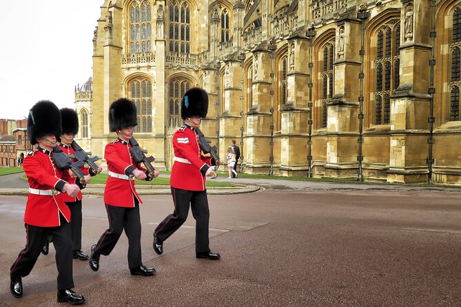 Windsor Castle Half Day Trip from London by Luxury Coach - Arriving at the castle and handling security