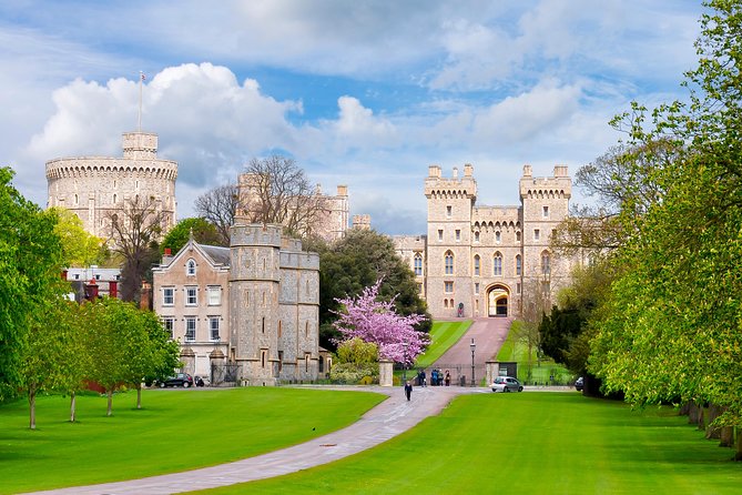 Windsor Castle, Stonehenge and Oxford Day Guided Tour from London - Starting before breakfast at Bulleid Way
