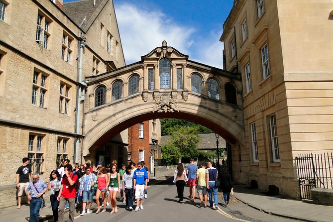 Windsor Castle, Stonehenge, and Oxford Day Trip from London - Audio guides and live commentary