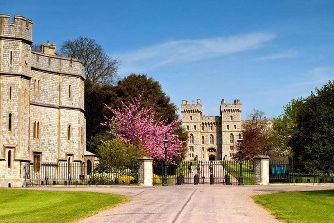 Windsor Castle, Stonehenge & Salisbury Cathedral Guided Tour - Leaving London from Bulleid Way