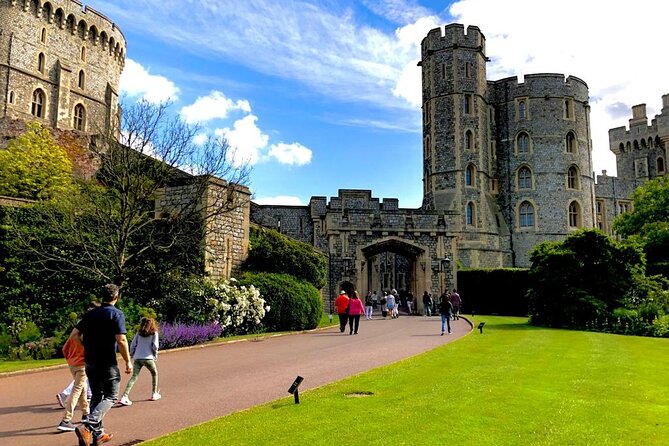 Windsor Castle Tour from London with Optional Lunch or London Eye - Free time in Windsor town