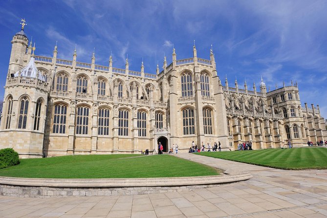 Windsor Castle Tour from London with Transportation & Audio Guide - Entering the castle and planning your two hours