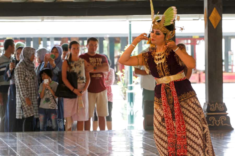 Yogyakarta: Palace, Water Castle & UNESCO Temple Guided Tour - Key points to know before booking
