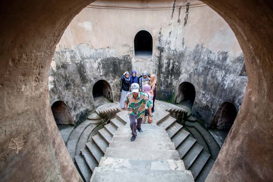 Yogyakarta: Palace, Water Castle & UNESCO Temple Guided Tour - Starting at Yogyakarta’s Sultan’s Palace