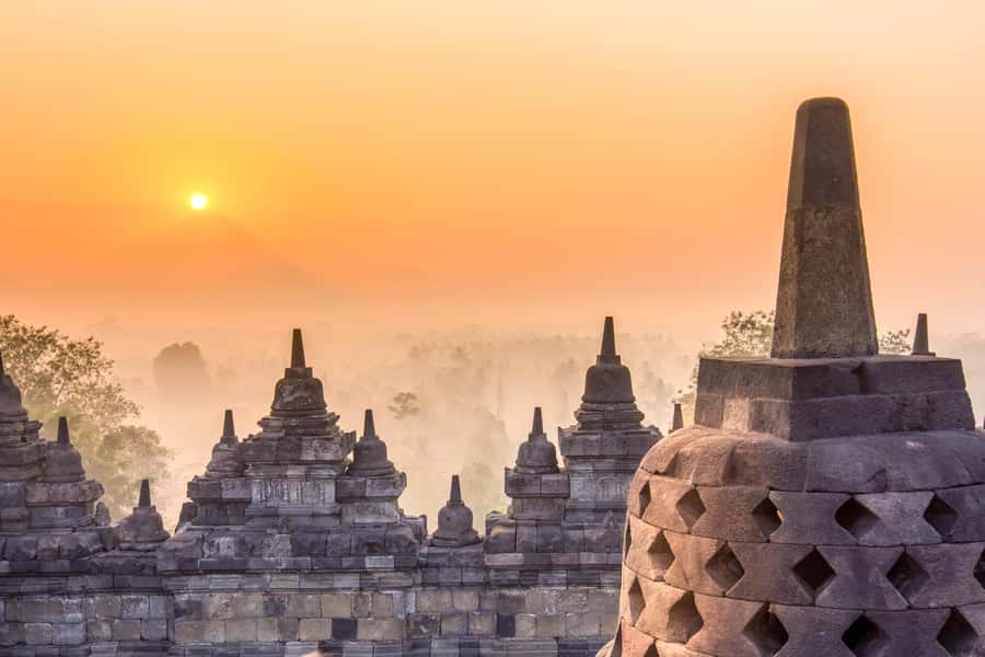Yogyakarta: Palace, Water Castle & UNESCO Temple Guided Tour - Choosing between Borobudur and Prambanan