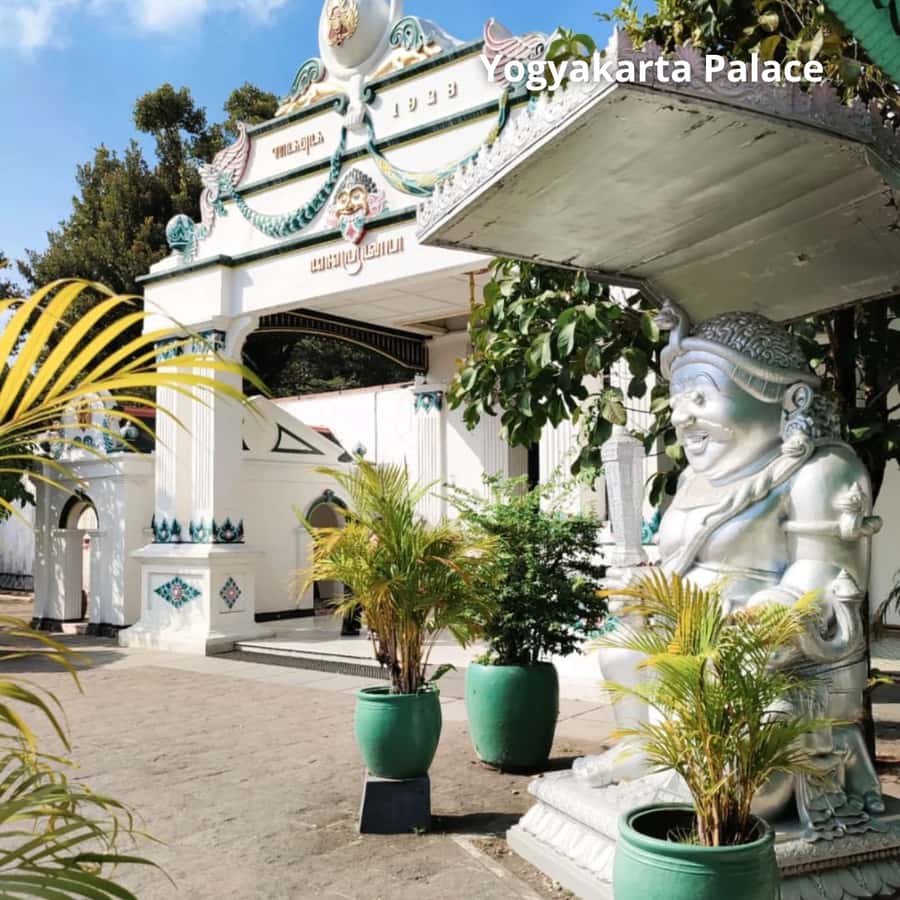 Yogyakarta: Yogyakarta Palace & Water Castle Guided Tour - Why the Kraton and Tamansari belong together