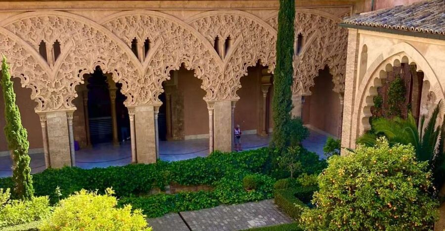 Zaragoza: Aljafería Palace guided tour in Spanish - Key points to know before you book